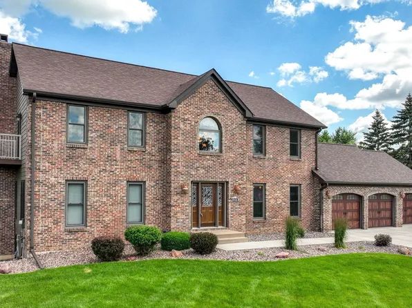 3946 Woodcrest Ct, Eau Claire, WI 54701