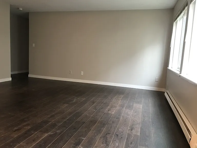 527 Summit Ave E — Photo 6