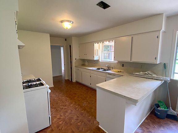 4th image of 2111 Woodvine Dr