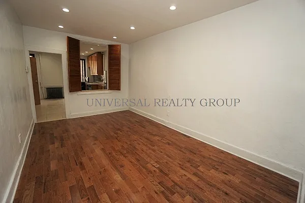 Rented by Universal Realty Group | media 10