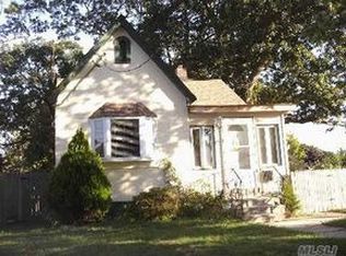 24 Elinor Pl, Freeport, NY 11520