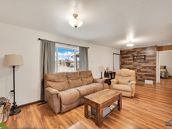 3rd image of 14814 Radar Hill Rd