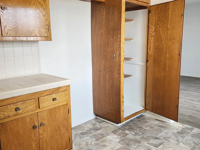11624 Hamlin St — Photo 9