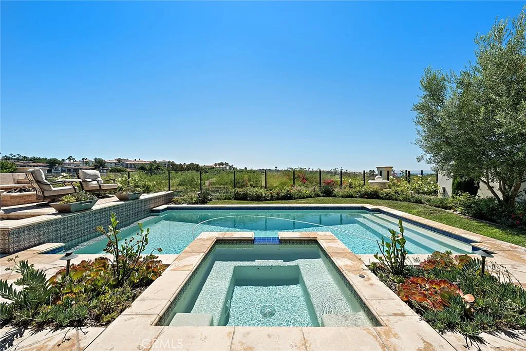 5 bed, 3.5 bath, 3955 sqft, $25,000 — Photo 2