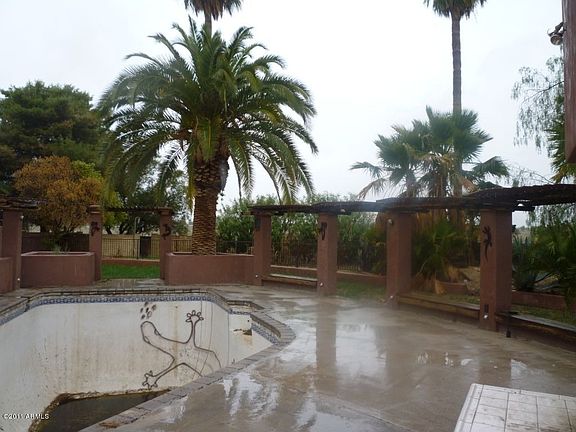 2nd image of 360 E Campina Dr