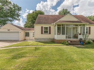 6462 Mackenzie Rd, North Olmsted, OH 44070