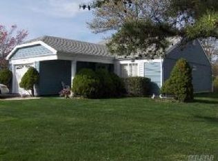 414 Belfast Ln, Ridge, NY 11961