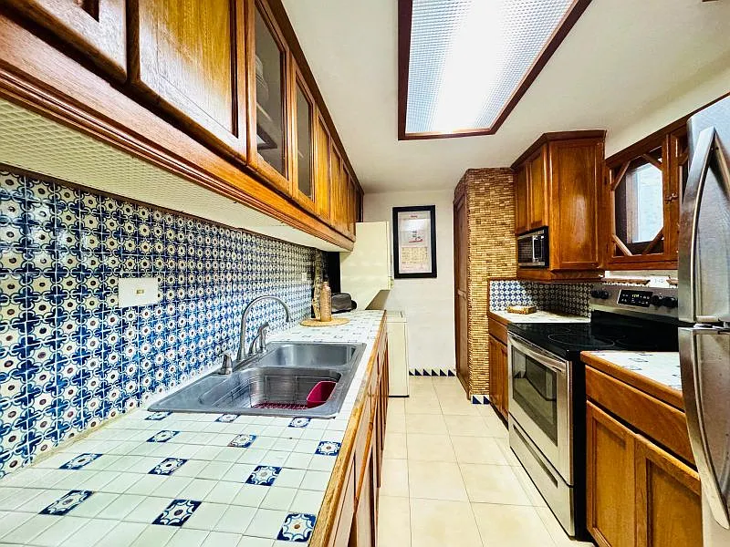 2 bed, 1.0 bath, 900 sqft, $2,300 — Photo 3
