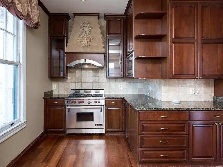 702 Ash St #1500 — Photo 10