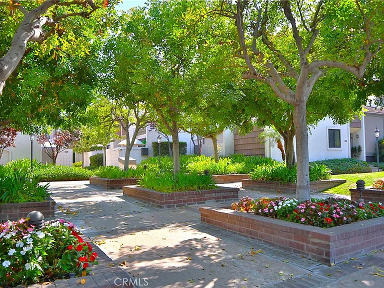 598 W Huntington Dr #C — Photo 21