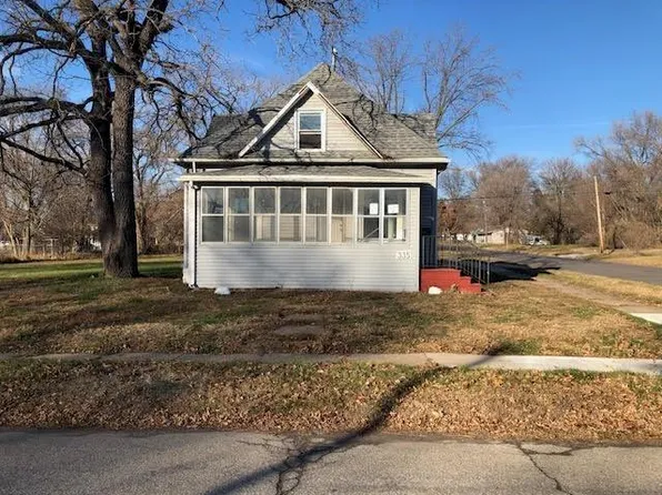335 Newell St, Waterloo, IA 50703