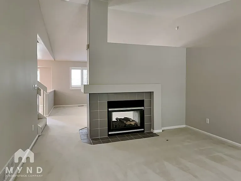 9693 Castle Ridge Cir — Photo 10