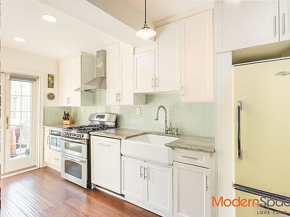 3rd image of 23-11 Crescent St