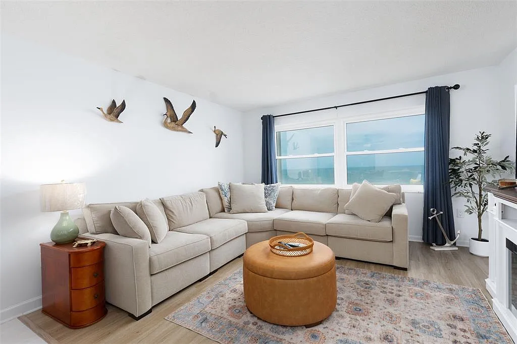 3 bed, 2.0 bath, 1650 sqft, $5,700 — Photo 3