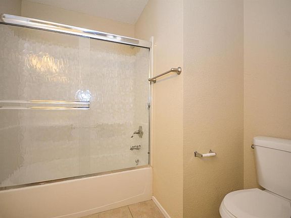 2nd image of 537 Lincoln Ave APT C