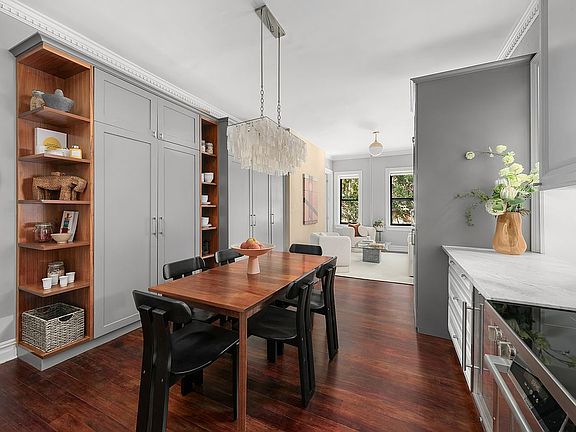 4th image of 227 W 11th St APT 3