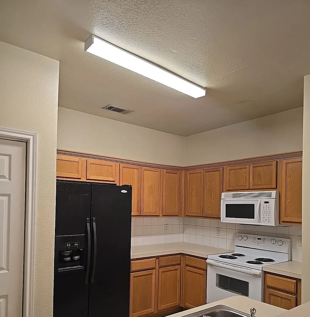 915 Walnut St. Burleson, TX 76028 — Photo 3