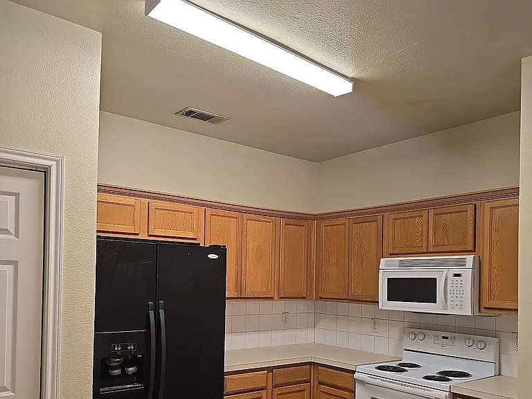 915 Walnut St — Photo 3