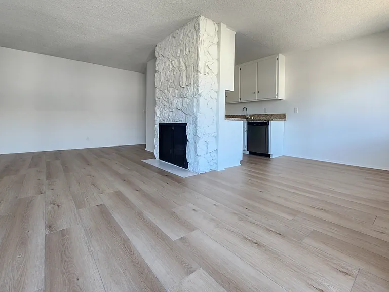 1310 Wellesley Ave — Photo 12