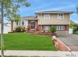 38 Stratford Rd, Plainview, NY 11803