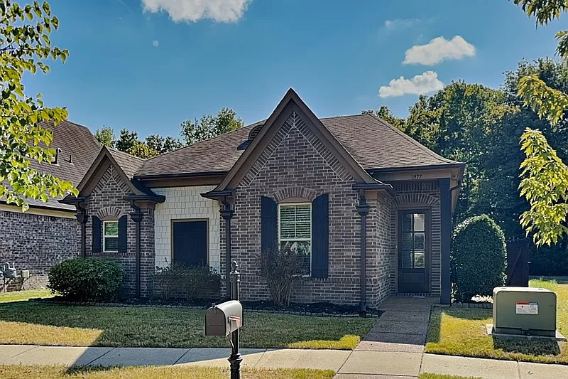 1977 Rochelle Ln