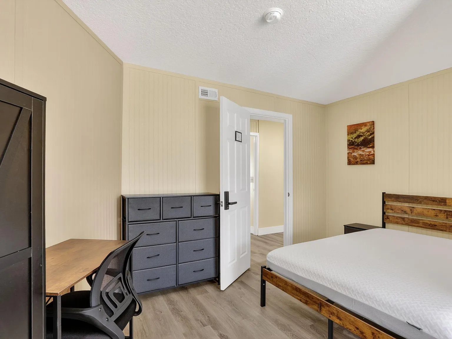 4 bed, 3.0 bath, 2244 sqft, $936 — Photo 3