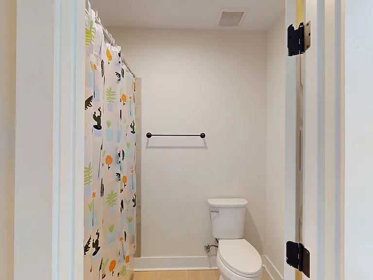 202 Northlake St — Photo 23