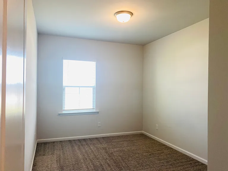 1312 Hollyview Ave — Photo 16