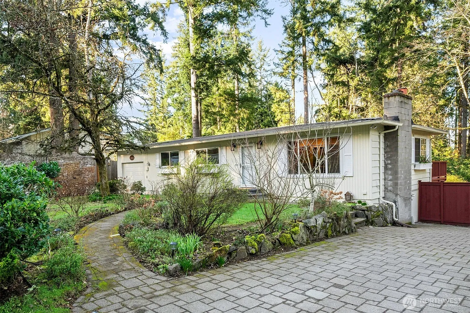 16114 SE Newport Way photo 1