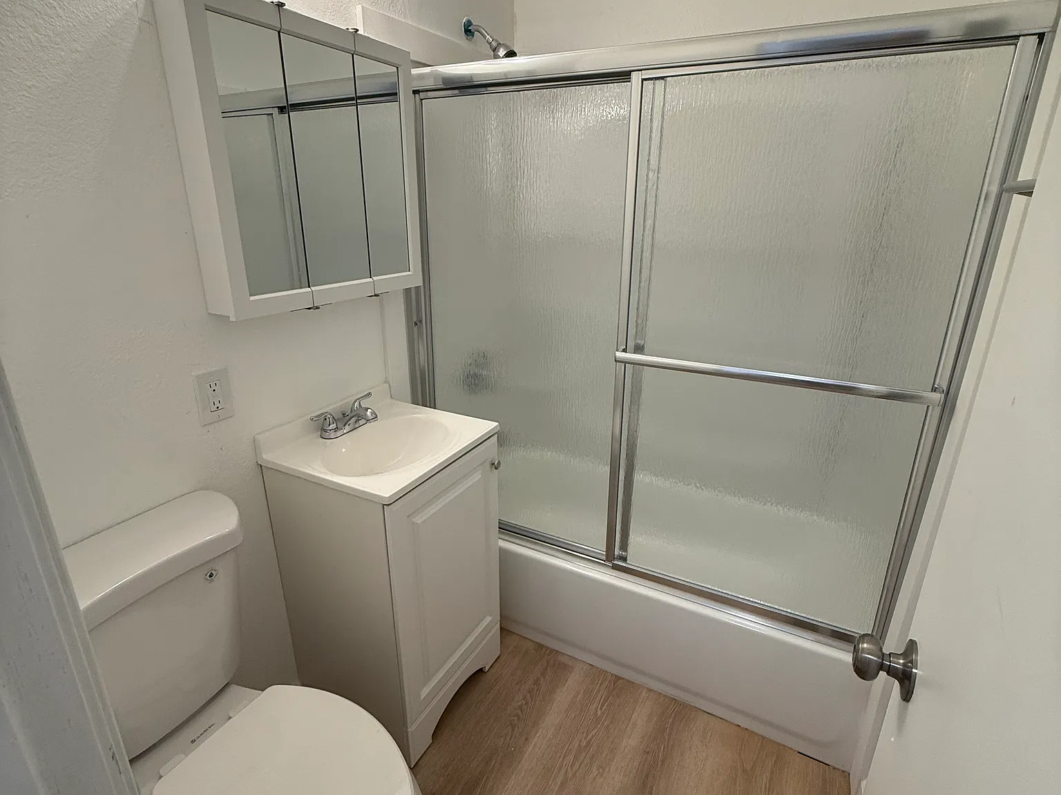 5 bed, 1402 sqft, $1,500 — Photo 3