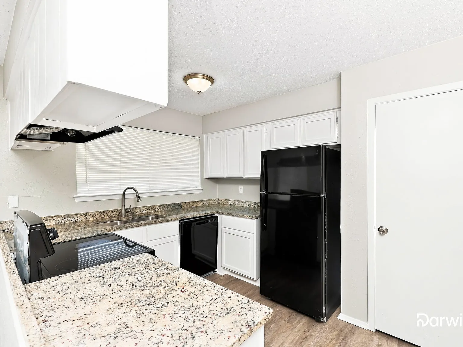 4 bed, 2.0 bath, 1432 sqft, $1,880 — Photo 4