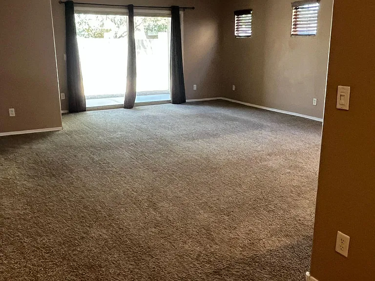 526 E Bartlett Way — Photo 2