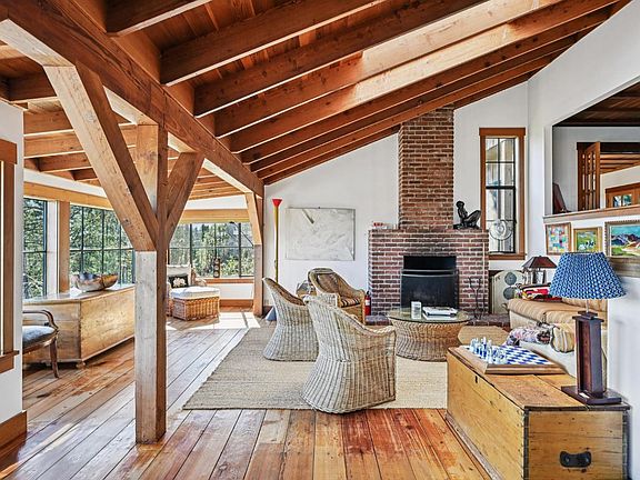 3rd image of 4040 Spring Mountain Road