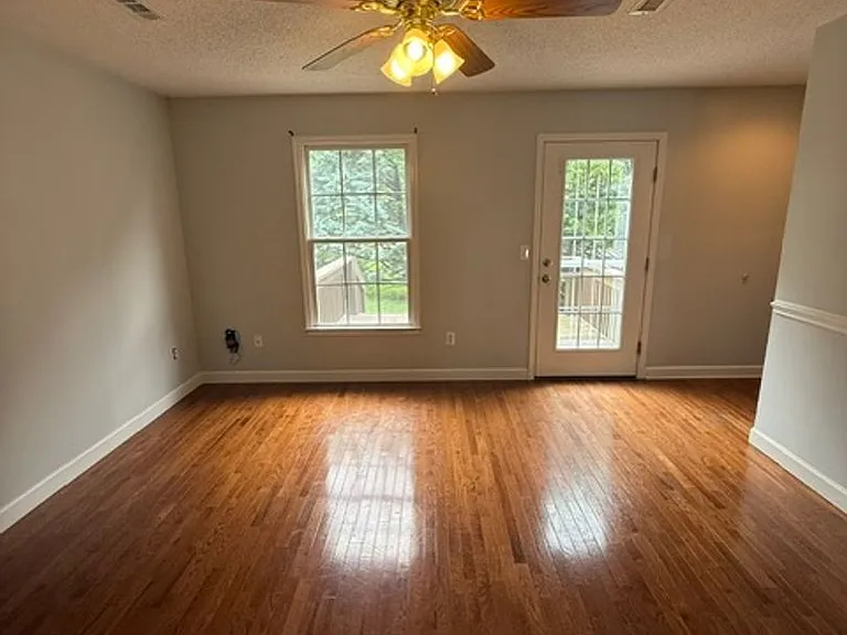 202 Landon Trl #202 — Photo 4