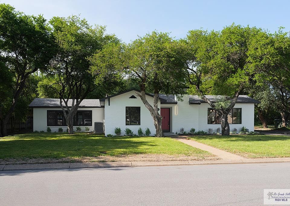 1st image of 37 Poinsettia Pl