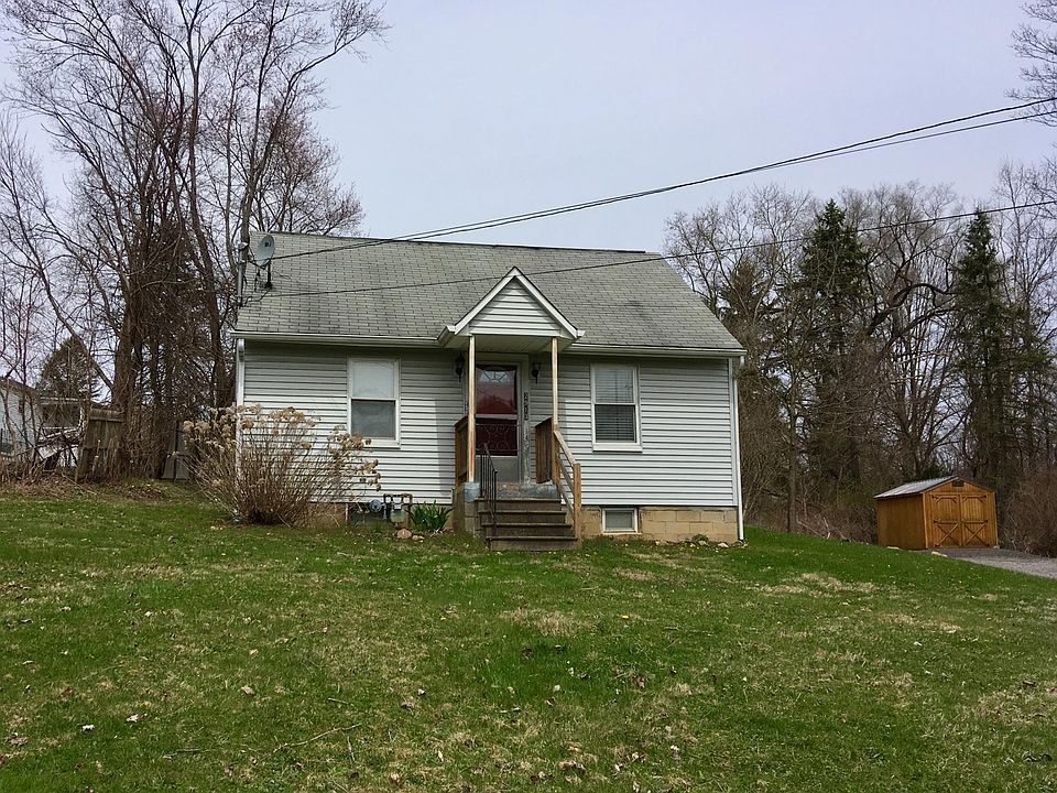 Front exterior & yard