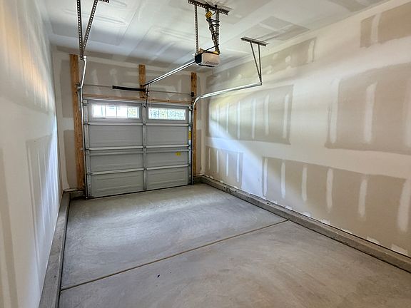 4th image of 2921 Spring Manor Way