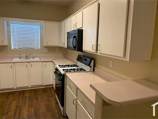 1900 N Torrey Pines Dr #116 — Photo 13