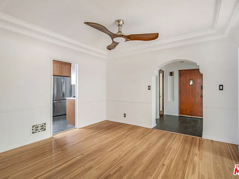 4126 S Bronson Ave — Photo 6