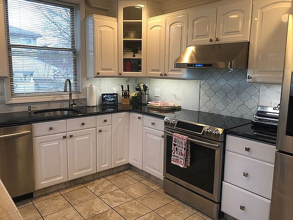 3rd image of 35 Brooksite Dr