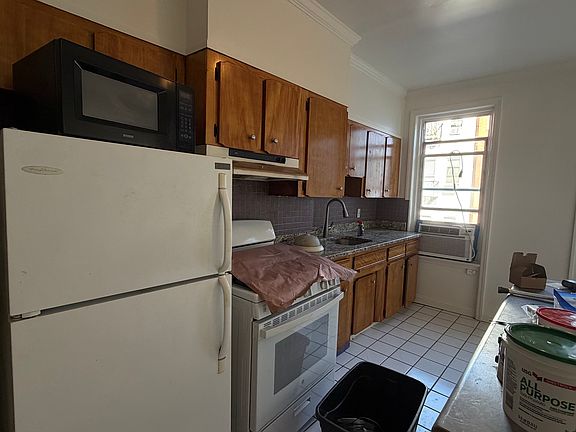 5th image of 363 Stockholm St APT 2L