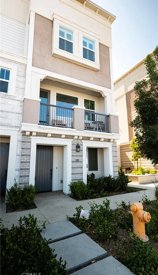 4 bed, 1564 sqft, $4,200 — Photo 1