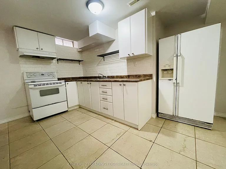 26 Angus Dr #BASEMENT — Photo 11