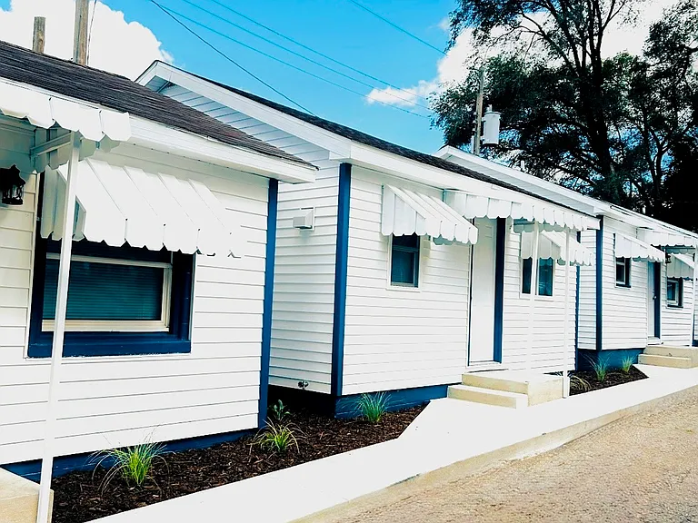 110 W Willow Dr #F — Photo 5