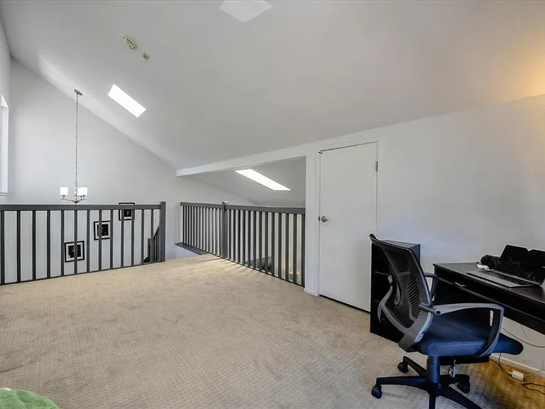 2040 W Middlefield Rd #10 — Photo 14