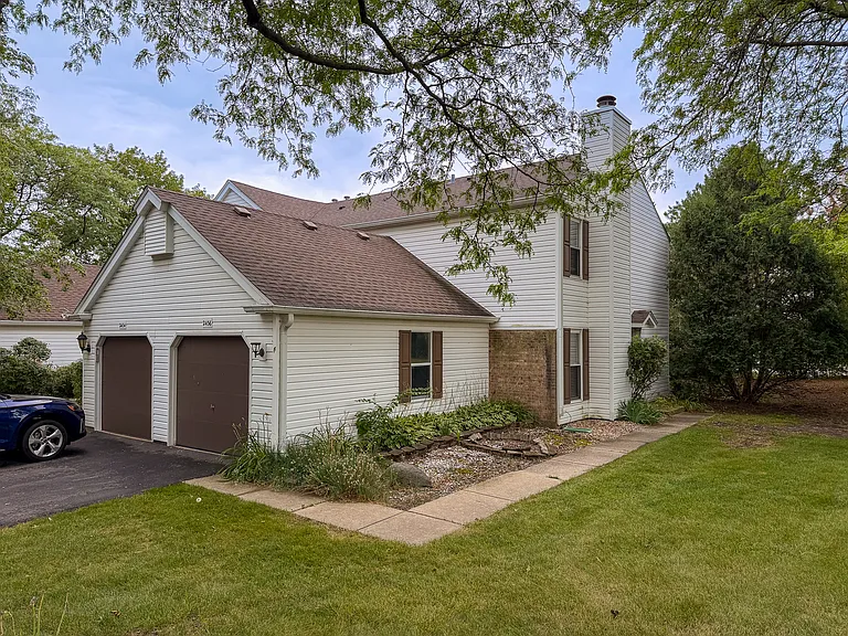2436 Devonshire Ct — Photo 1