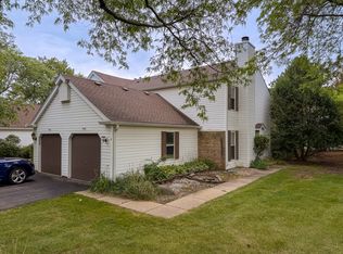 2436 Devonshire Ct, Aurora, IL 60502