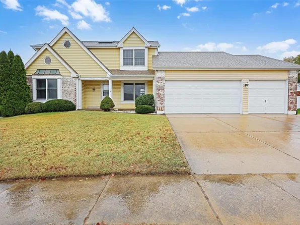 2709 Storm Lake Dr, Saint Louis, MO 63129