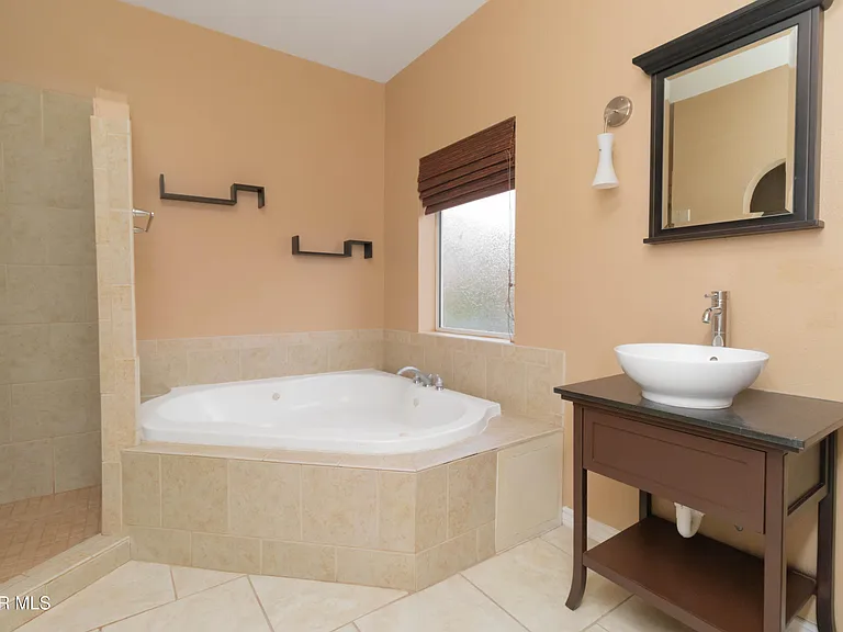 4744 Excalibur Dr — Photo 36