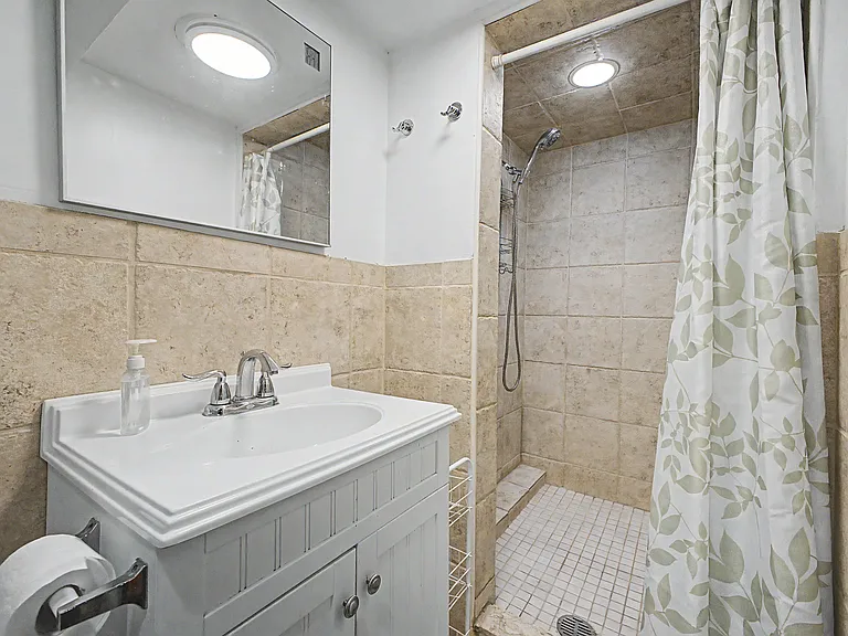 15587 Russell Ave — Photo 29